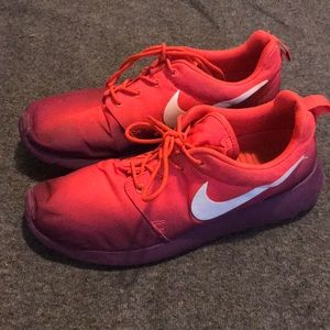 Nike women's roshe pink and purple